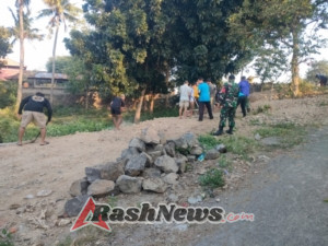 Perkokoh Kemanunggalan, Babinsa 1609-03/Seririt Bahu-Membahu Bersama Ratusan Warga Patemon