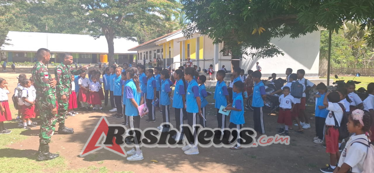 Berikan Materi Baris Berbaris, Bentuk Kepedulian Satgas Pos Haslot Kepada Pelajar di Perbatasan