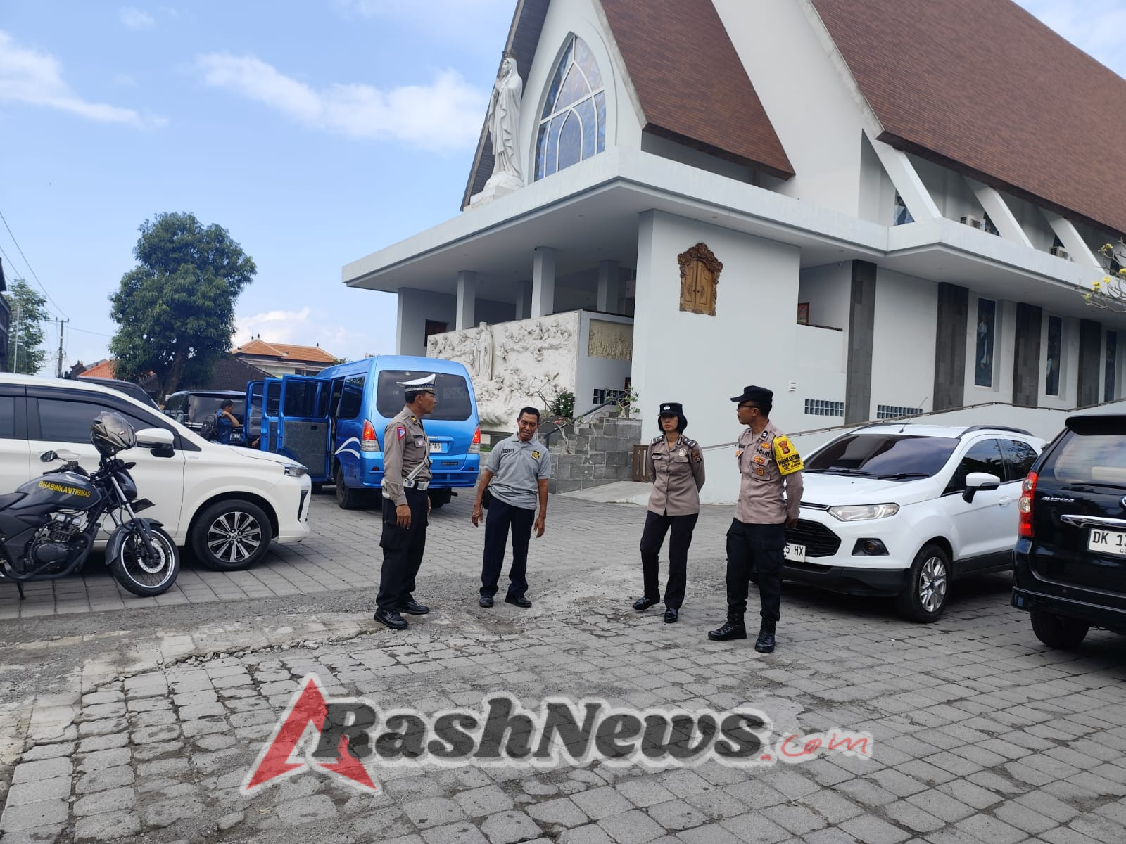 Polsek Gianyar Amankan Ibadah Minggu di Tujuh Gereja, Seluruh Kegiatan Berjalan Tertib dan Kondusif