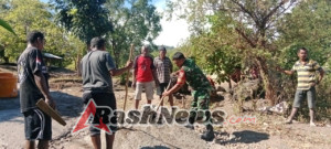 Pengecoran Jalan di Desa Waibleler: Bangun kemanunggalan TNI-Rakyat