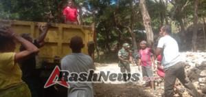 TNI dan Warga Bersatu, Membangun semangat Gotong Royong di Desa Manusasi Dikebut