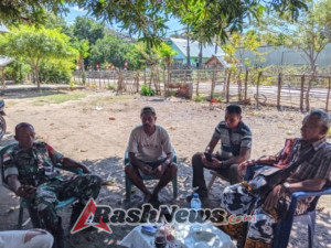 Babinsa Koramil 1618-03/Insut Perkuat Komunikasi dengan Tokoh Masyarakat Desa Humusu Wini