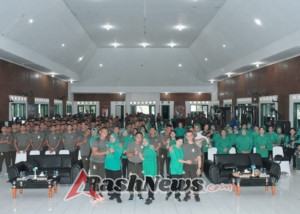 Danbrigif 21/Komodo melaksanakan Olahraga Bersama dengan Personel Yonif 744/SYB.