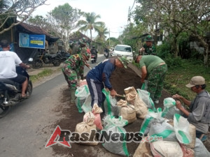 Bersama Rakyat, TNI Bangun Desa: Warga Banjar Lantangidung Turun Langsung di TMMD