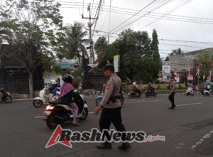 Sebagai Bentuk Kepedulian Polri Terhadap Masyarakat Personil Sat Binmas Laksanakan Strong Point Pagi