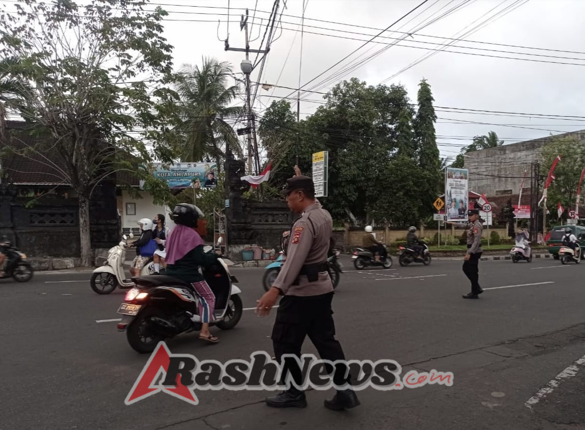 Sebagai Bentuk Kepedulian Polri Terhadap Masyarakat Personil Sat Binmas Laksanakan Strong Point Pagi