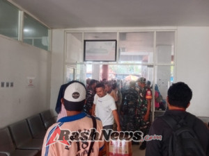 Pengamanan Ketat di Pelabuhan IPPI Ende, Babinsa Kodim 1602/Ende Turut Kawal Kapal KM WILIS