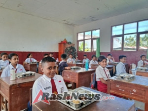 Dandim 1621/TTS Apresiasi Pembagian Makan Bergizi Gratis bagi Siswa SD Inpres Soe