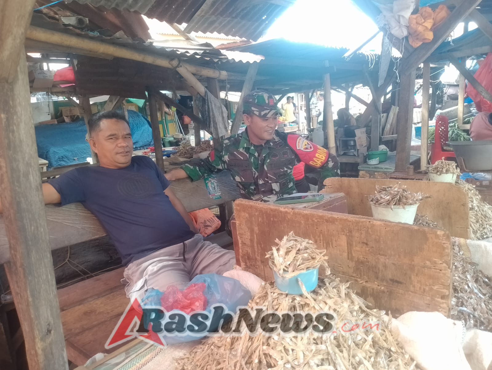 TNI Hadir di Tengah Masyarakat: Babinsa Ende Sambangi Warga Nualise