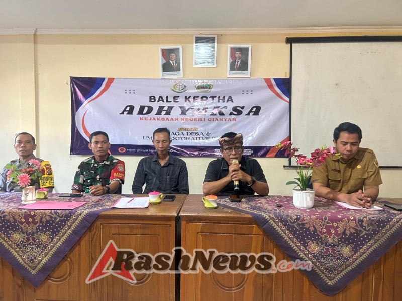 Perkuat Sinergi, Babinsa Siangan Ikuti Penyerahan SK Purna Tugas di Kantor Desa