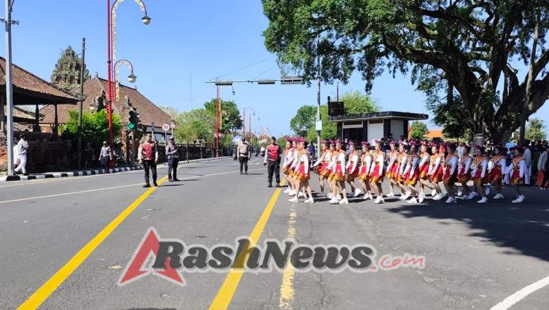 Semarak HUT RI ke-80, Lomba Gerak Jalan Kreasi dan Inovasi Putri SMA/SMK Gianyar Meriah dan Kondusif