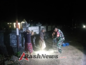 Turun Langsung ke Lapangan, Babinsa Rote Ndao Aktif Jaga Harmoni dan Gotong Royong Warga