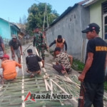 Babinsa dan Warga Telaga Bangun Pagar Sekolah, Wujud Semangat Merah Putih