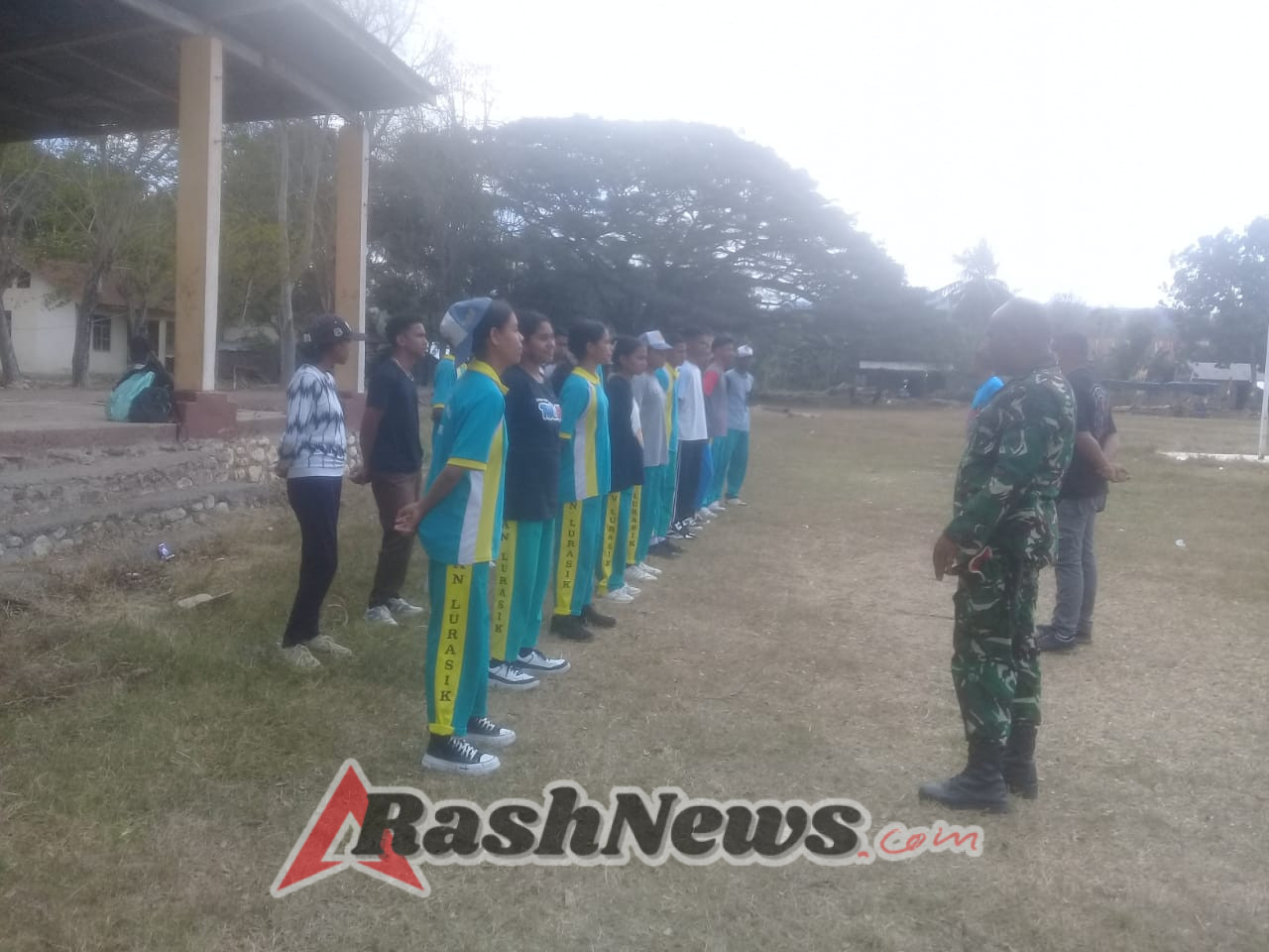 Menuju 17 Agustus, Paskibra SMA Boronubaen Dapat Pembinaan dari Babinsa Koramil 1618-05/Biut