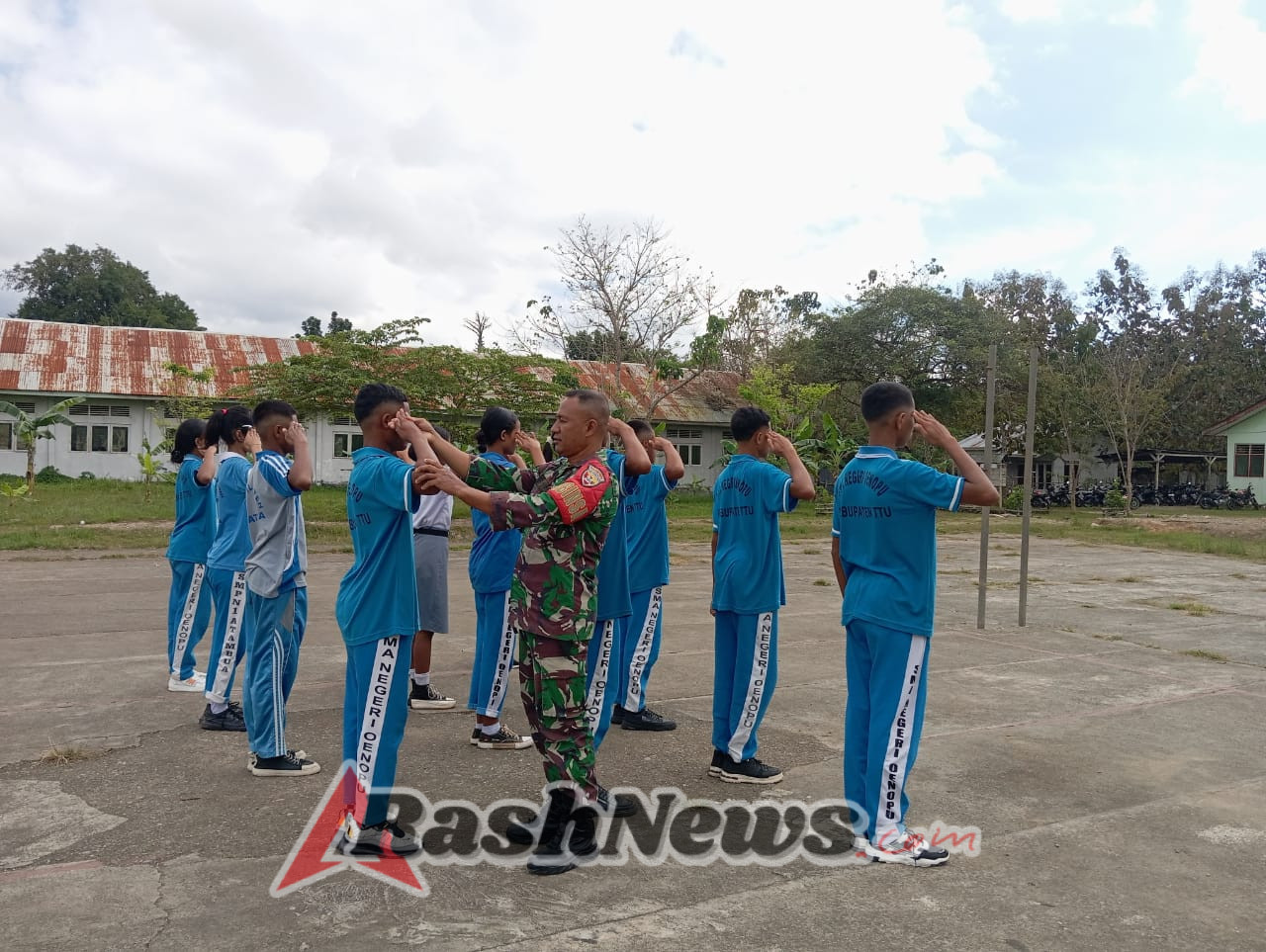 Paskibraka Biboki Tanpah Siap Kibarkan Merah Putih, Berkat Latihan Babinsa Koramil 1618-04/Bisel