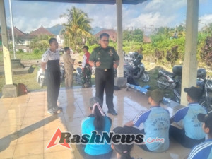 Danramil 1623-06/Selat tekankan anggota Paskibra harus memiliki disiplin, semangat, dan tanggung jawab.