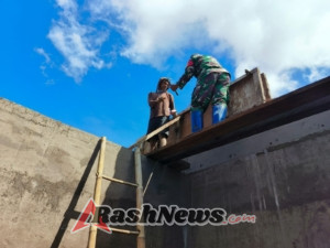 Kodim 1602/Ende Perkuat Kemanunggalan dengan Masyarakat Lewat Kegiatan Karya Bhakti di Desa Wiwipemo