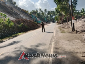 Babinsa Ende Himbau Warga Tetap Waspada di Lokasi Penggusuran Jalur Transportasi Ende-Ngada