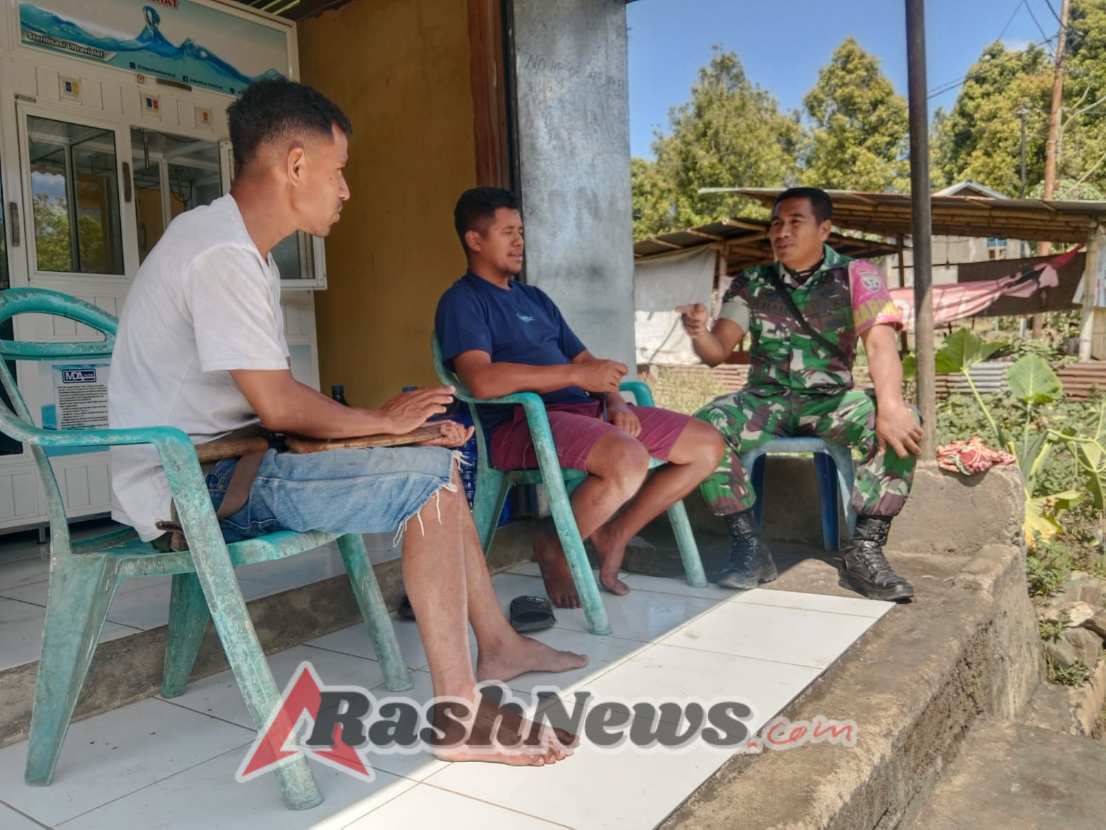 Babinsa Koramil Detusoko Hadirkan Rasa Aman Lewat Kegiatan Pamwil di Desa Gululada
