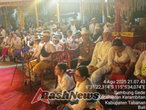 Kapolsek Kerambitan menghadiri Uleman Persembahyangan di Pura Dalem Adat Darma Sadhu Mandung dalam rangka Karya Agung Ngentg Lunggih.