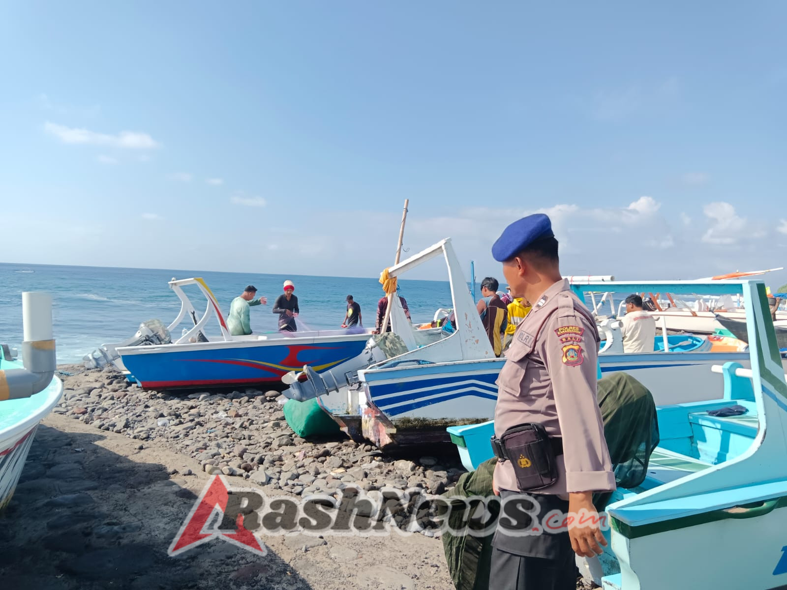 Antisipasi Cuaca Ekstrem, Polairud Polres Karangasem Gencarkan Patroli Dialogis di Pesisir Pantai Ujung