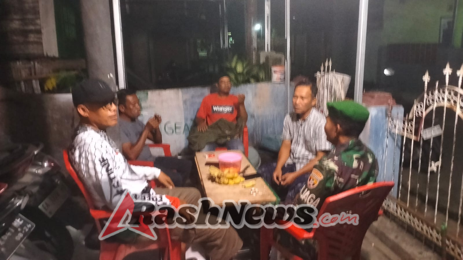 Tingkatkan Pembinaan Teritorial, Babinsa Sampir Laksanakan Komsos dan Monitoring Wilayah