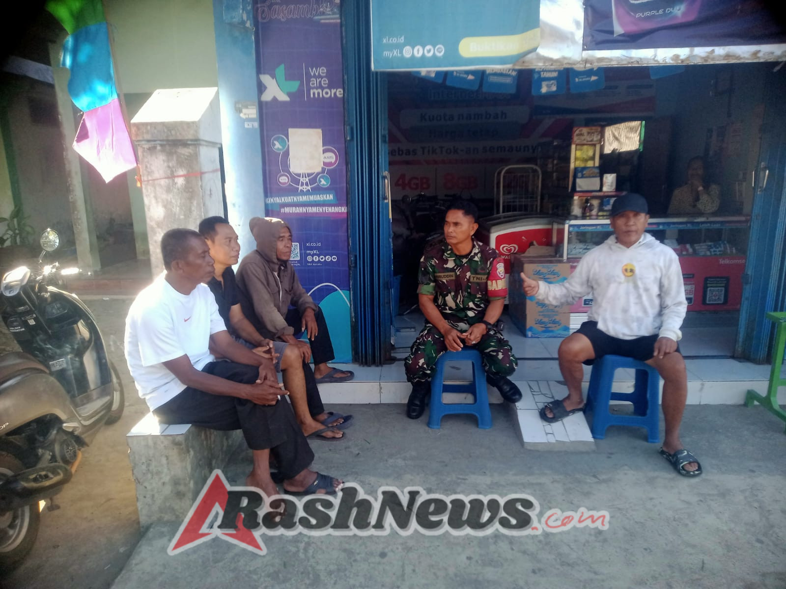 Sambut HUT RI, Babinsa Dorong Pemasangan Bendera Merah Putih
