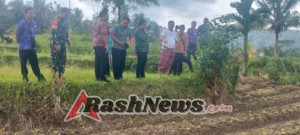 Didampingi Babinsa Tegak, Camat Klungkung Cek Lokasi Pembangunan TPS3R