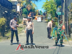 Kuatkan Sinergi Dan Kemanunggalan, Babinsa Takmung Hadir Kawal Upacara Keagamaan