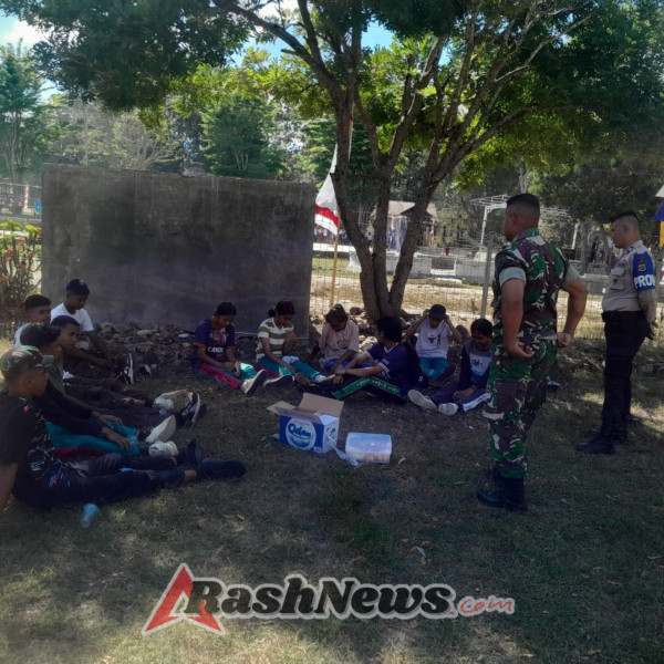 Penuh Semangat! Babinsa dan Bhabinkamtibmas Dukung Latihan Paskibraka Kecamatan Biboki Selatan