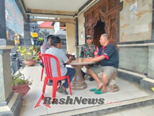 Babinsa Bengkala melaksanakan komunikasi Sosial untuk mendengarkan aspirasi serta Keluhan masyarakat