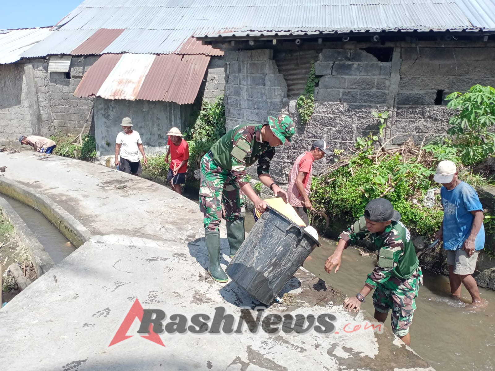 TNI dan Warga Kompak Bersihkan Subak, Dan SSK: Ini Bentuk Pengabdian untuk Rakyat