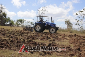 Dukung Program Unggulan Kasad, Satgas TMMD 125 Kodim Belu Olah Lahan Pertanian