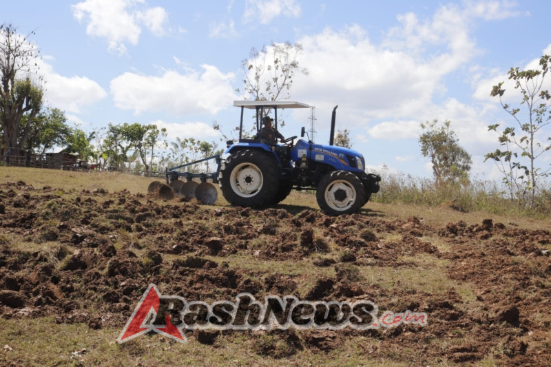 Dukung Program Unggulan Kasad, Satgas TMMD 125 Kodim Belu Olah Lahan Pertanian