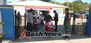 Babinsa Koramil 1627/02 Pantai Baru Kawal Keberangkatan KMP Uma Kalada ke Kupang