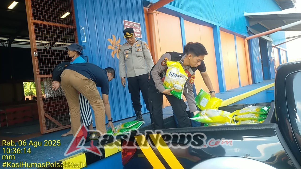 Kapolsek Kediri Bersama Staf Mengadakan Bazaar Beras Murah di Polsek Kediri