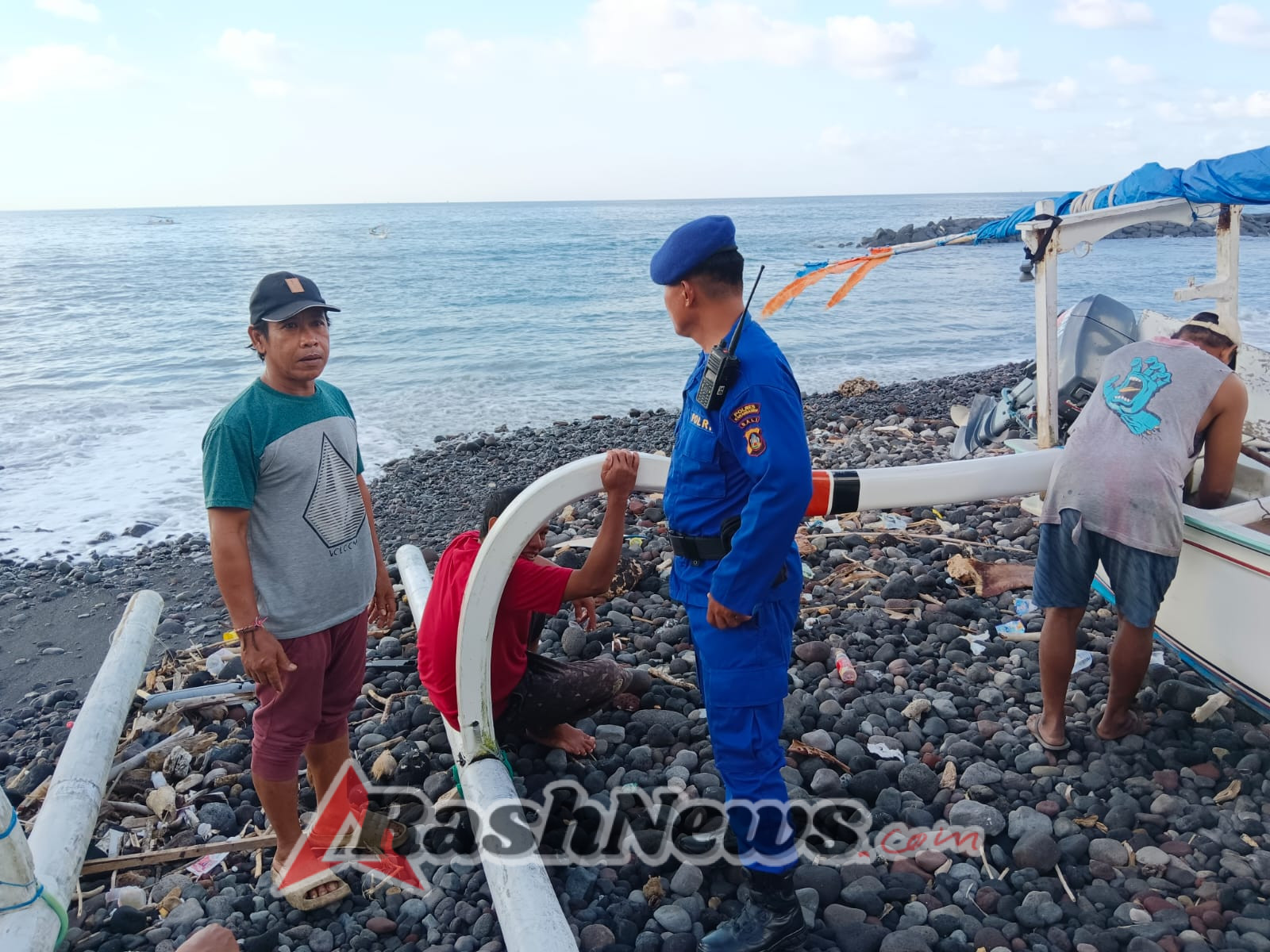 Patroli Dialogis Sat Polairud Polres Karangasem Imbau Nelayan Utamakan Keselamatan di Laut