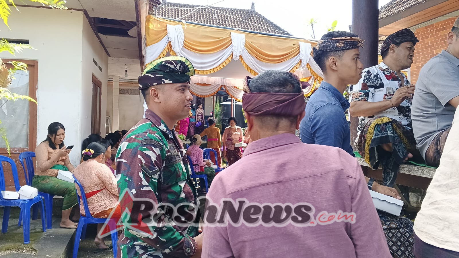 Pastikan Aman Dan Lancar, Babinsa Selisihan Monitoring Pernikahan warga