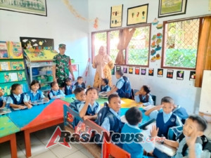 Babinsa Aktif Tegakkan Program Gizi Anak Sekolah lewat Pembagian Makan Bergizi Gratis di Kota Bima
