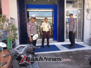 Patroli Polsek Rendang Cegah Gangguan Kamtibmas Pada Malam Hari