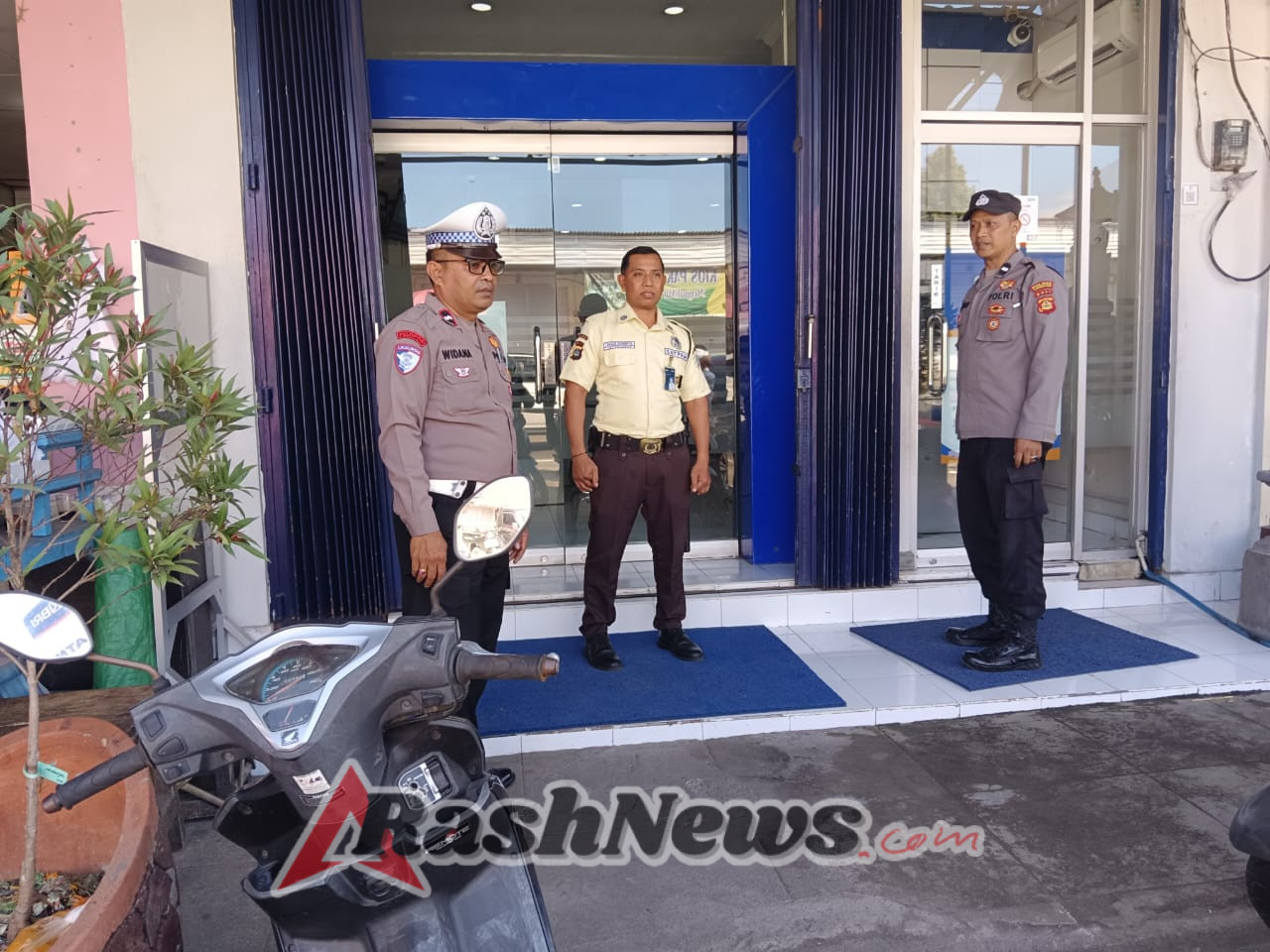 Patroli Polsek Rendang Cegah Gangguan Kamtibmas Pada Malam Hari