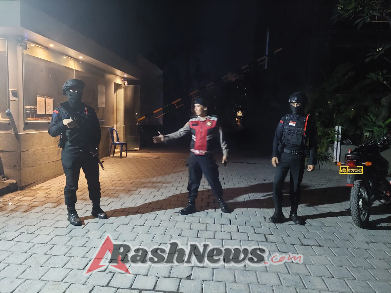 Jaga Kondusifitas Wilayah Unit Samapta Polsek Kuta Utara Bersama Anggota Brimob  Patroli  DI Jalan Bumbak.