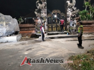 Sambangi Kawasan Pura Saat Subuh, Samapta Polsek Abiansemal Antisipasi Gangguan Kamtibmas