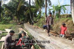 Dedikasi di Lapangan, Dan SSK TMMD 125 Jadi Motor Penggerak Pembangunan Desa