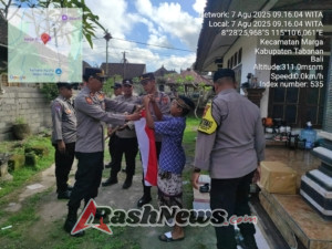 Bhakti Sosial Polsek Marga Warnai HUT RI ke-80, Serahkan Bantuan dan Bendera Merah Putih untuk Anak Yatim