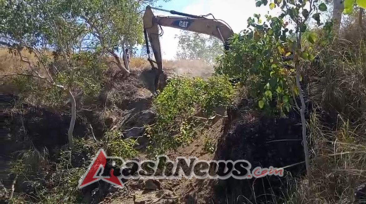 Satgas TMMD ke-125 Kodim Alor Hadapi Tantangan Bebatuan saat Buka Jalan