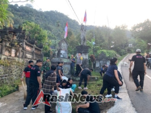 Kegiatan gotong royong dan pemasangan bendera dalam memeriahkan  Hut Tni ke 80 Bersama Rakyat Indonesia Maju