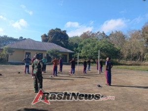 Babinsa Koramil 1618-04/Bisel Dampingi Pelatihan Paskibra di Insana Tengah