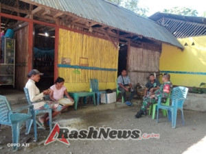Babinsa Koramil 1618-03/Insut Sertu Okto Kosat Laksanakan Monitoring Wilayah dan Komsos di Desa Humusu Wini