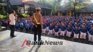 Polsek Rendang Melaksanakan Pembinaan Keamanan Dan Ketertiban Di SMPN 2 Rendang.